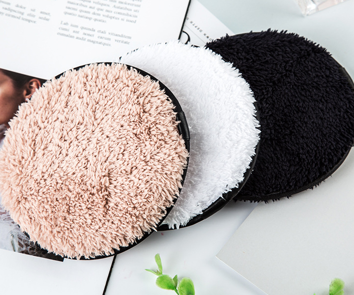 "Discover the makeup remover puff: convenient facial wipes for effortless cleansing. Available now!"