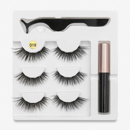 False Eyelashes With Magnets In Fashion