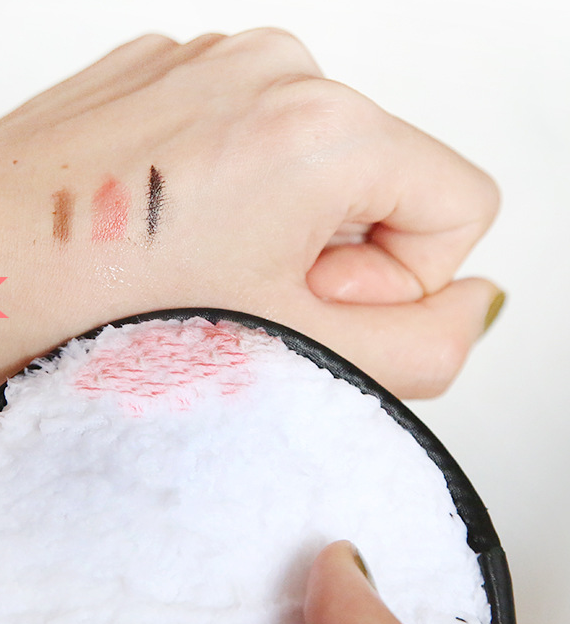 "Discover the makeup remover puff: convenient facial wipes for effortless cleansing. Available now!"