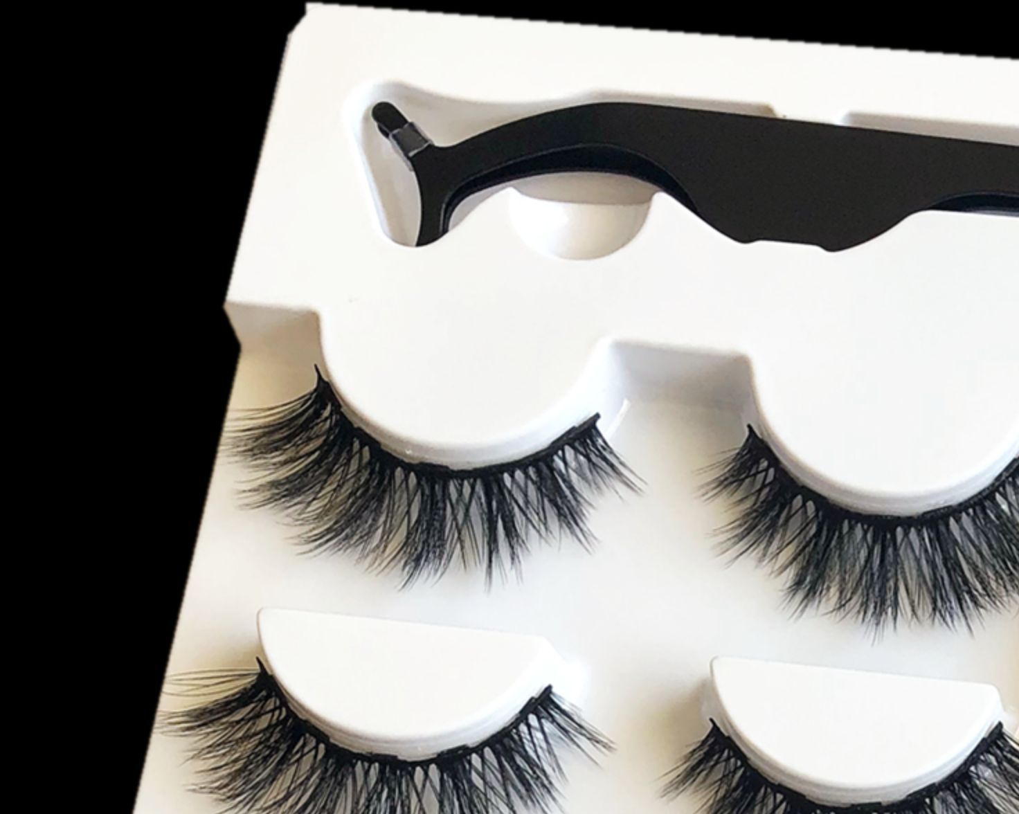 "Elevate your gaze effortlessly with Fashionable False Eyelashes – Magnetic allure for stunning, natural-looking lashes." image 3